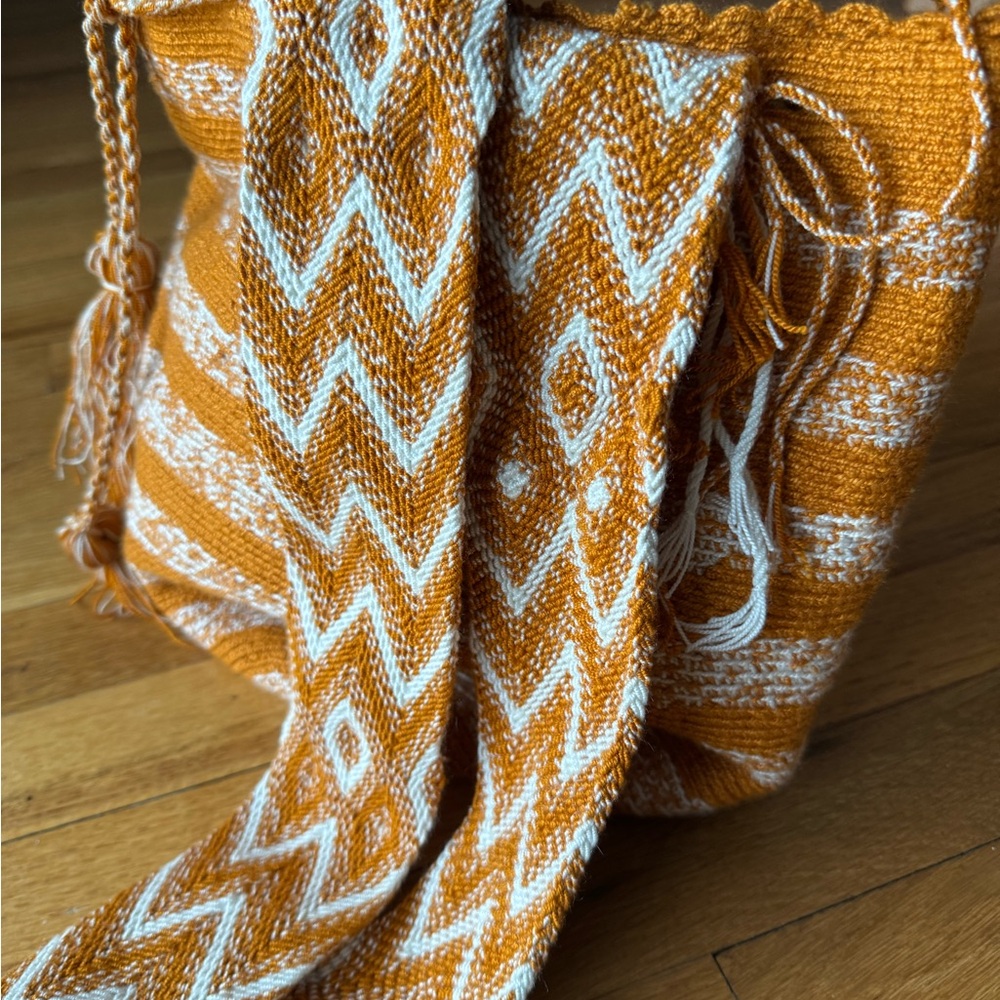 Authentic Colombian Wayuu Mochila Bucket Bag Mustard Cream Handmade - Picture 4 of 4